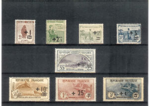 1922. Huerfanos de guerra. Muy bonita serie sin fijasellos a excepción del nº 163. Yvert nº 162/9.